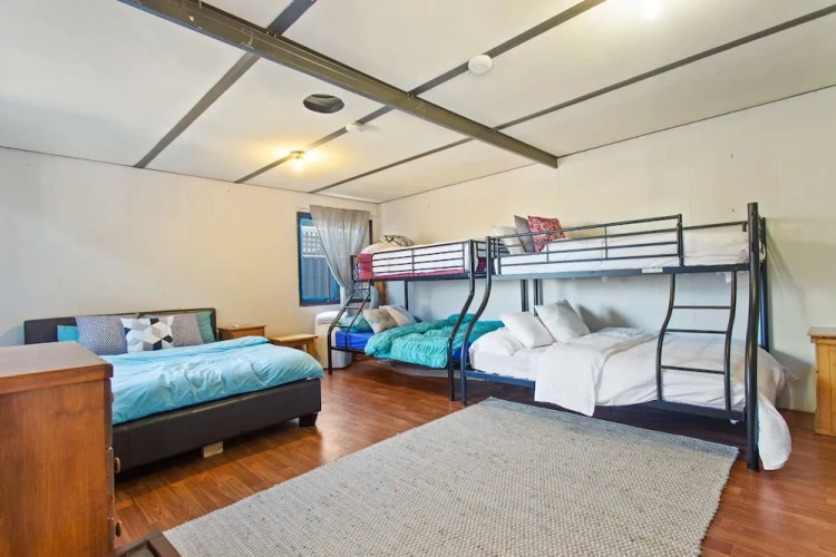 4 Bedrooms Cottage