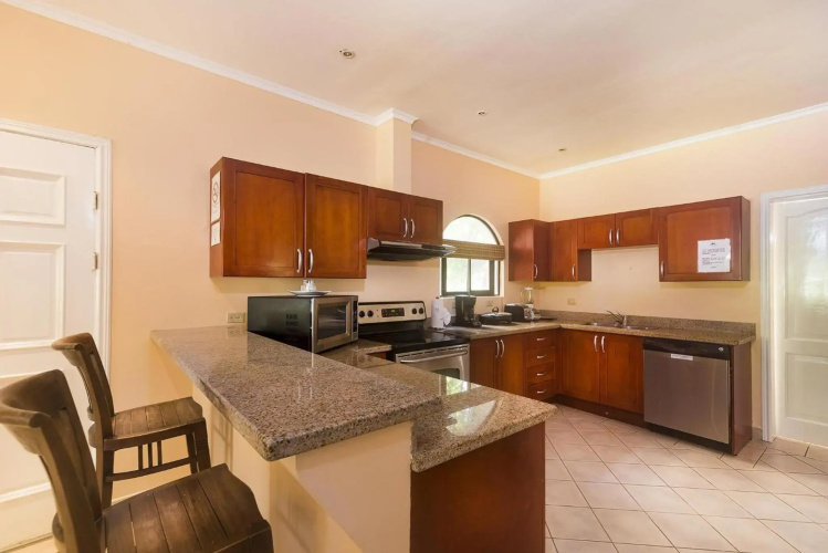 Sunrise 33- 3 Bedroom Poolside Condo