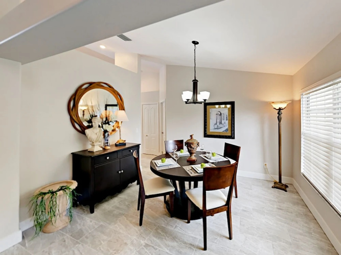 Chic Canalfront - 4 Br Home
