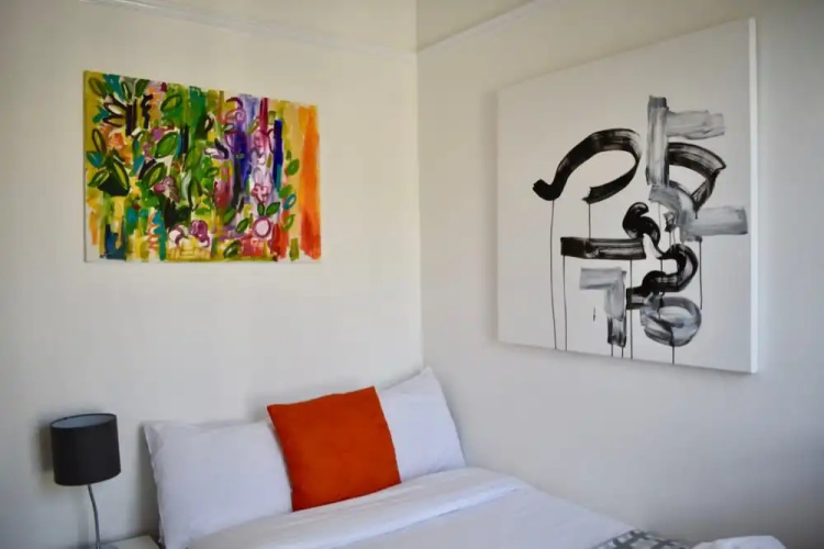 2 Bedroom Apartment With Balcony in Brighton