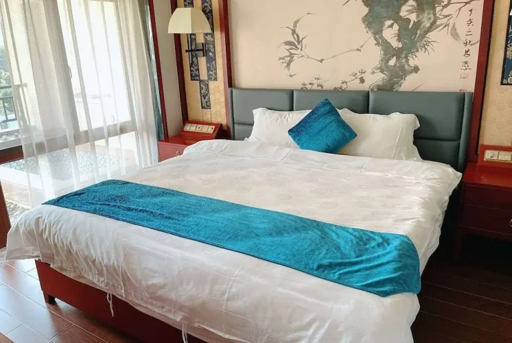 Deluxe Double Suite with balcony and with garden view