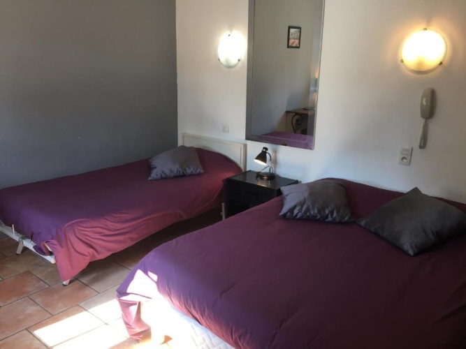 Standard Triple room