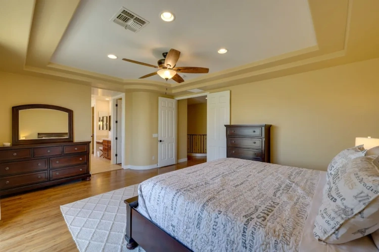 5 Bedrooms Cottage