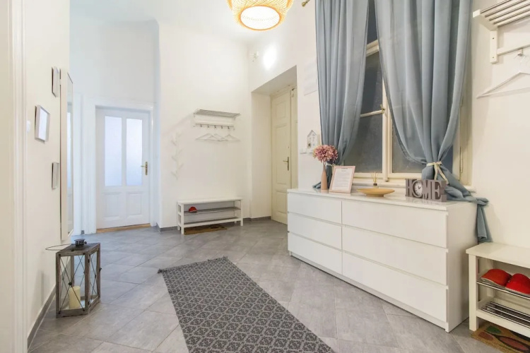 Bright And Spacious By Easybnb