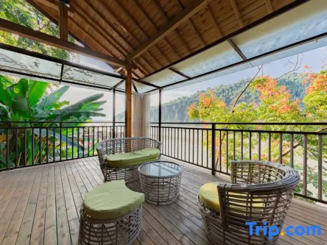 Yuejiang Cliff Hotel