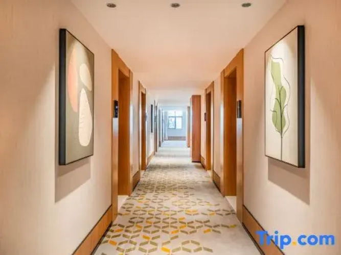 Starway Hotel (Kunming South Railway Station)