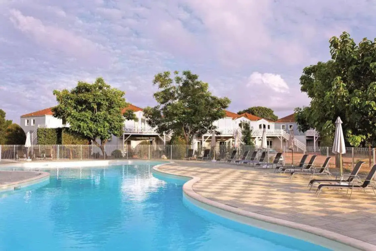 Park & Suites Village La Rochelle Marans