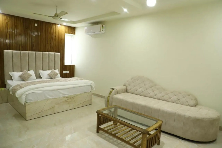 Ivory Hotel