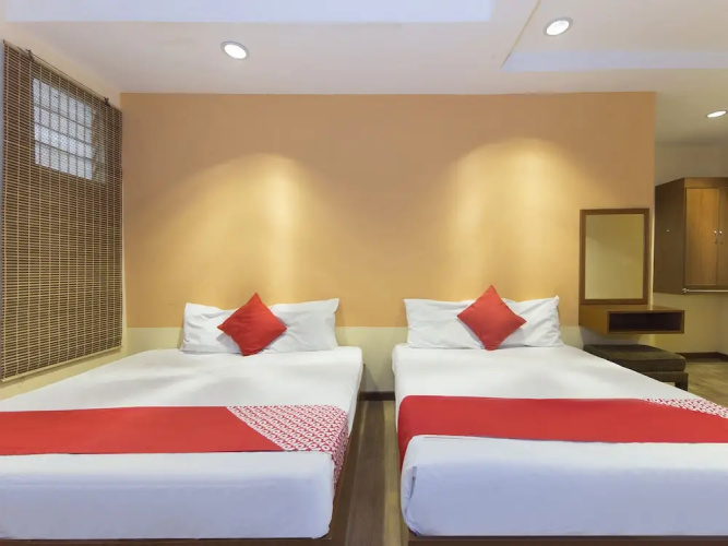 OYO 415 Straits Settlement Inn