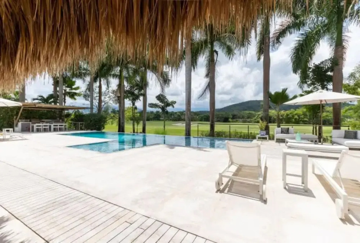 w Amazing 4BR Villa w Pool at Mesa de Yeguas
