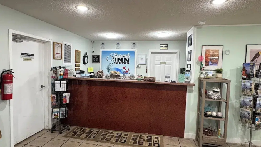 Shoreside Inn & Suites