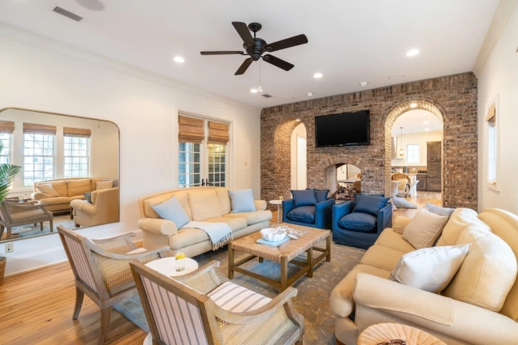 5 Bedrooms Cottage