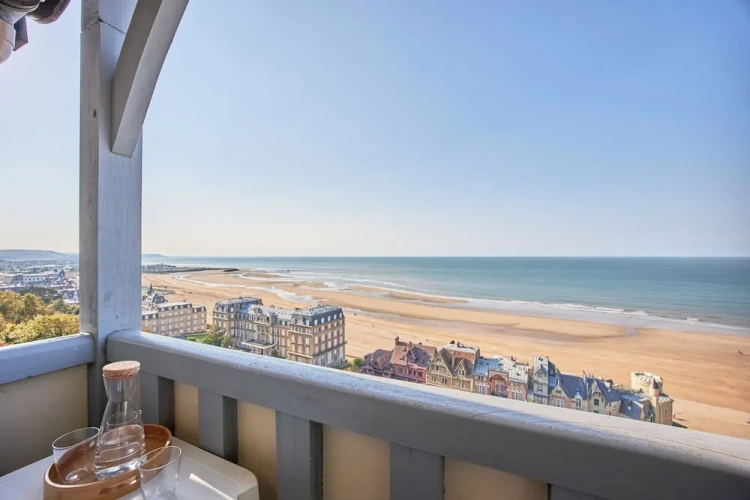 Studio with balcony and with sea view