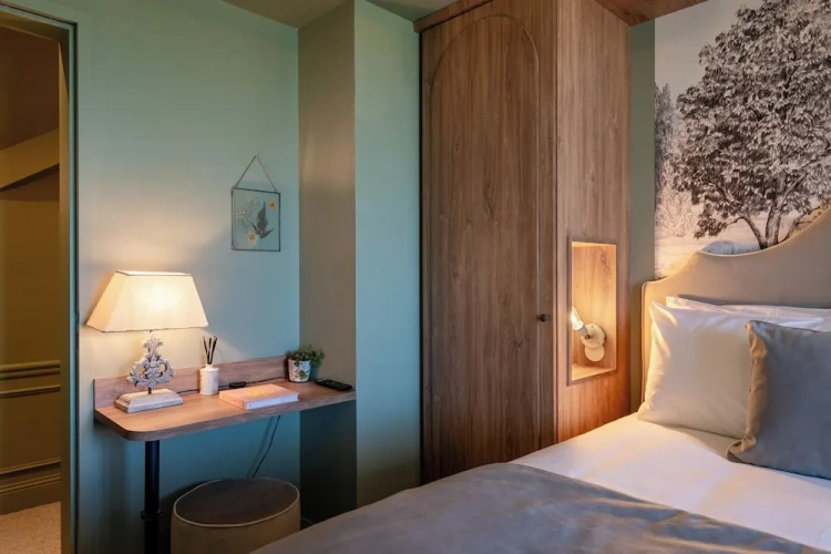 Comfort room