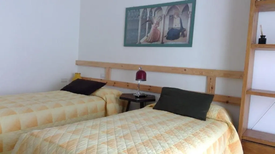 Sunflowers Twin room