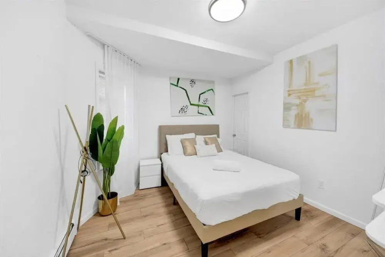 Luxury 5 BR Home Free Parking