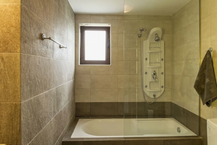2 Bedrooms Villa