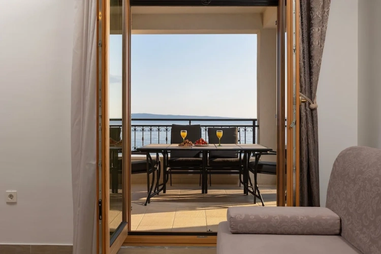 Family Apartment with balcony and with sea view