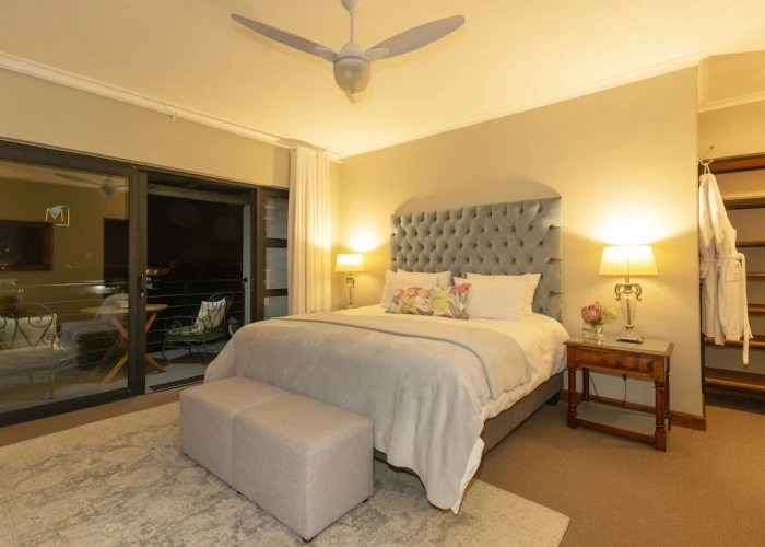 Luxury Double room with balcony and with partial ocean view