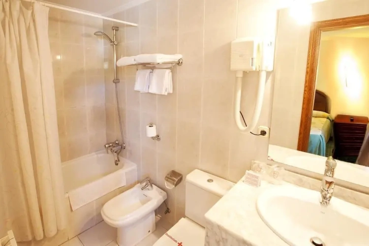 Standard Triple room