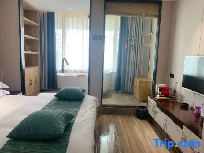 Deluxe Double room with lake view