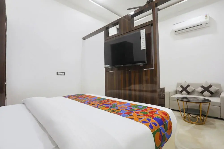 Fabhotel Varanasi Suites