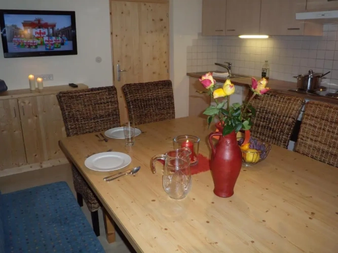 3 Bedrooms Apartment