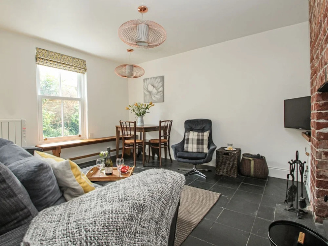 Backlet Cottage