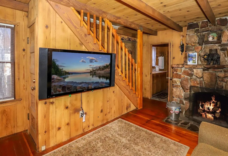 Cozy Vintage Cabin