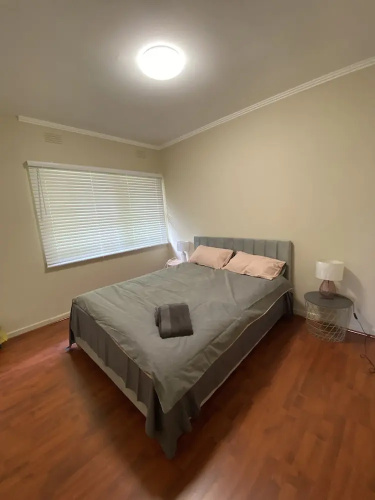 Mitcham train station 2 bedrooms unit
