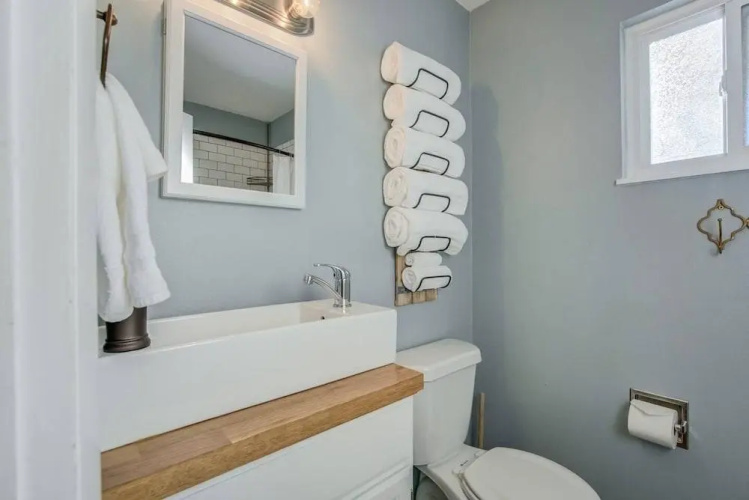 2BR Aptmt Parks Private Deck, Mountain Views!