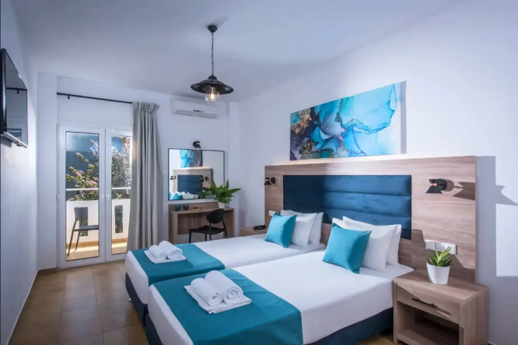 Standard Triple room