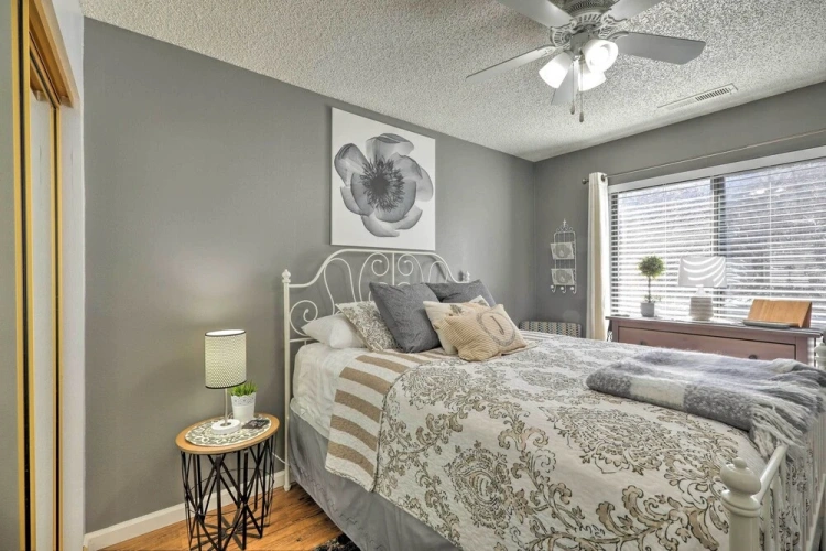 2 Bedrooms Apartment