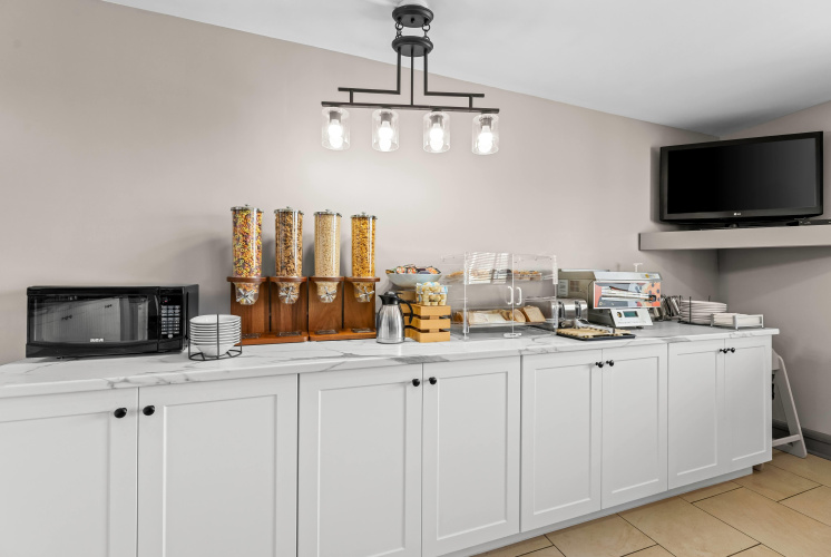 Travelodge Suites By Wyndham Regina / Eastgate Bay photo 16