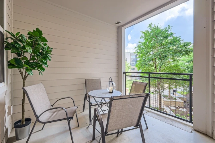2 Bedrooms Luxury Apartment with garden view