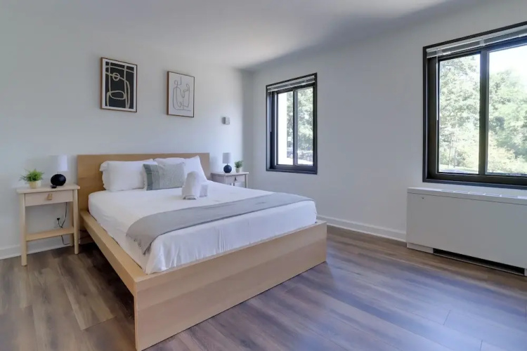 Contemporary Studio by Barton Park