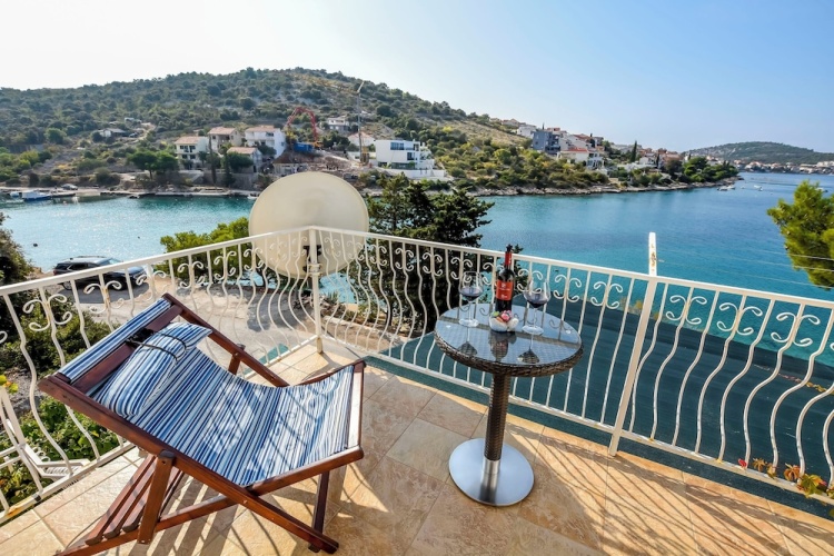 Apartment with balcony