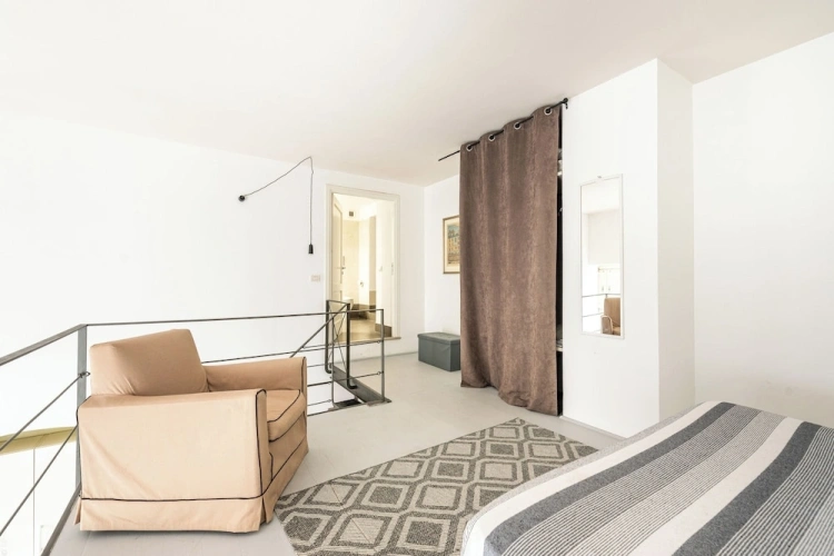 5 Bedrooms Apartment with balcony
