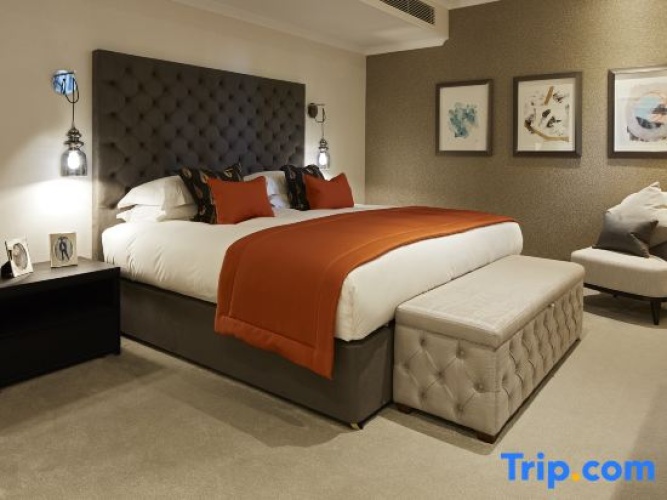 2 Bedrooms Luxury Quadruple Apartment with park view