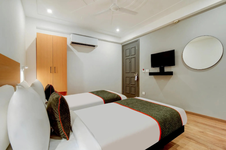 OYO Townhouse 219, Sector 49, Gurgaon