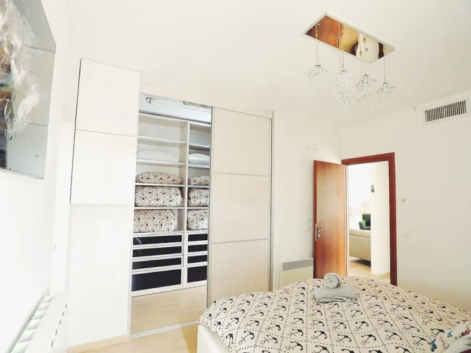 Art Apartment near Mamila
