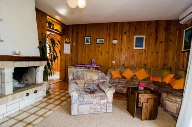 3 Bedrooms Apartment