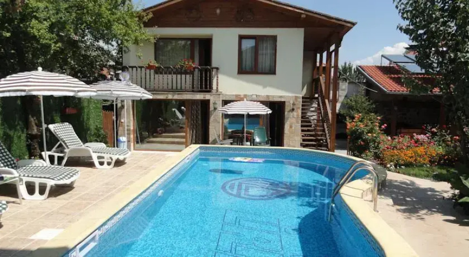 Villa Lirik
