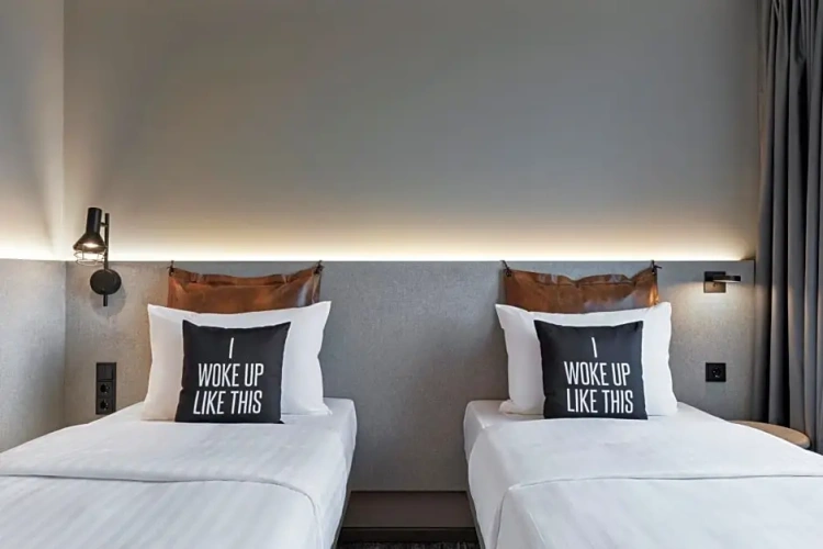 Standard Triple room