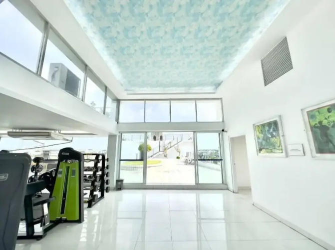 300sqft 5 Studio Gym & Pool Access