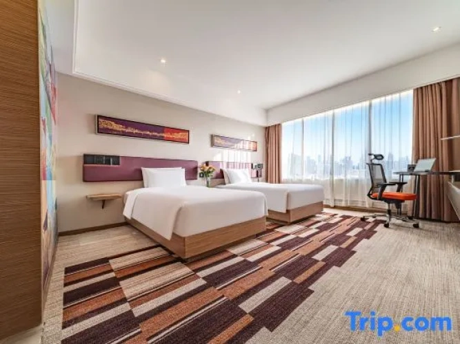 Standard Twin room with canal view