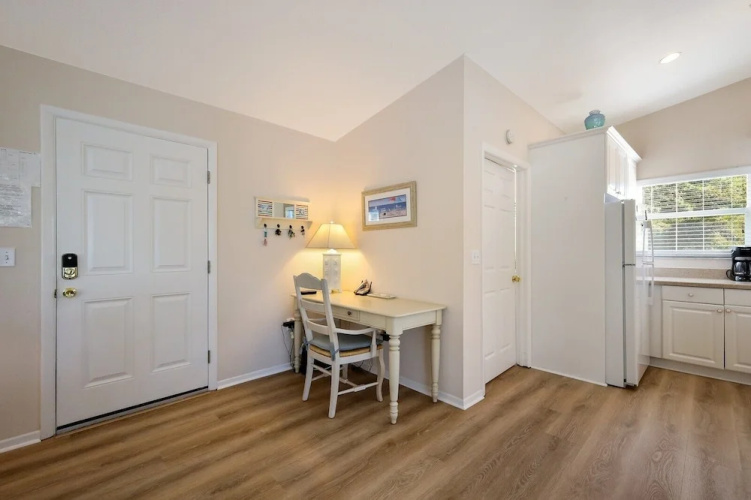 Holly Hideaway 2 Bedroom Home by RedAwning