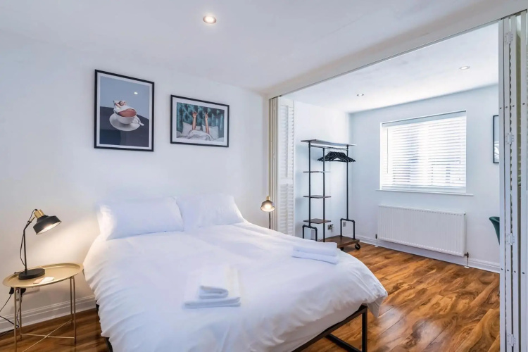 Charming & Central Apt w/ Garden & Free Parking