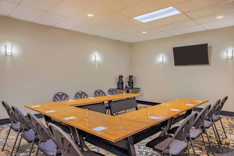 Days Inn by Wyndham Cranbrook Conference Centre photo 13