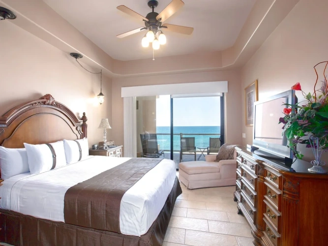 2 Bedrooms room with ocean view